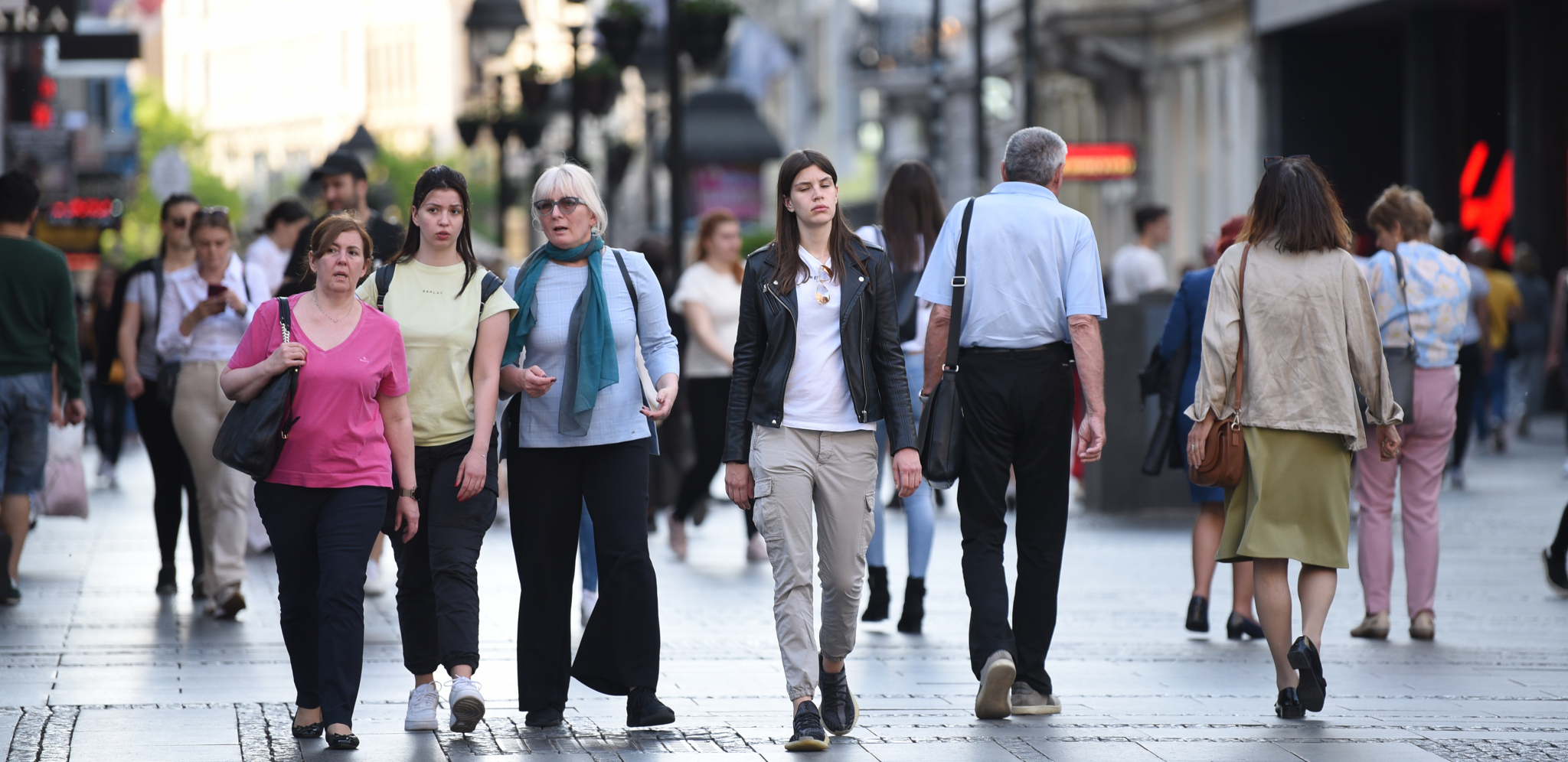 SUTRA SUNČANO I TOPLO Vetar će rušiti idilu lepog vremena, udari OLUJNE JAČINE se očekuju OVDE