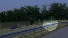 TEŠKA TRAGEDIJA NA PUTU KOD BAČKE TOPOLE Mušakarac na motoru sleteo sa kolovoza i udario u banderu, preminuo na licu mesta