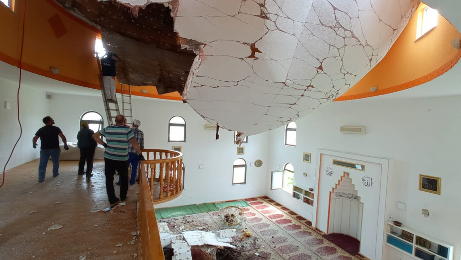 URUŠILA SE KUPOLA NA DŽAMIJI U SARAJEVU Sve verske aktivnosti obustavljene do daljnjeg