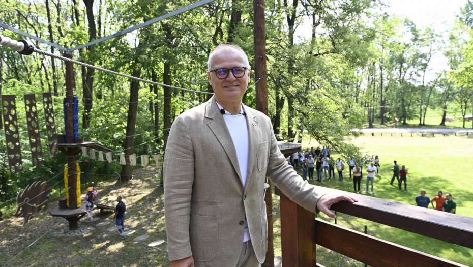 POČINJE KOŠARKAŠKI SPEKTAKL Goran Vesić otkrio za koga navija na fajnal-foru Evrolige u Beogradu (VIDEO)