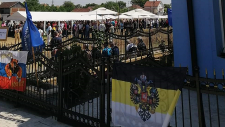 PEČENI VO I ČETNIČKE PESME Radikali napravili pravu žurku u Hrtkovcima (VIDEO)