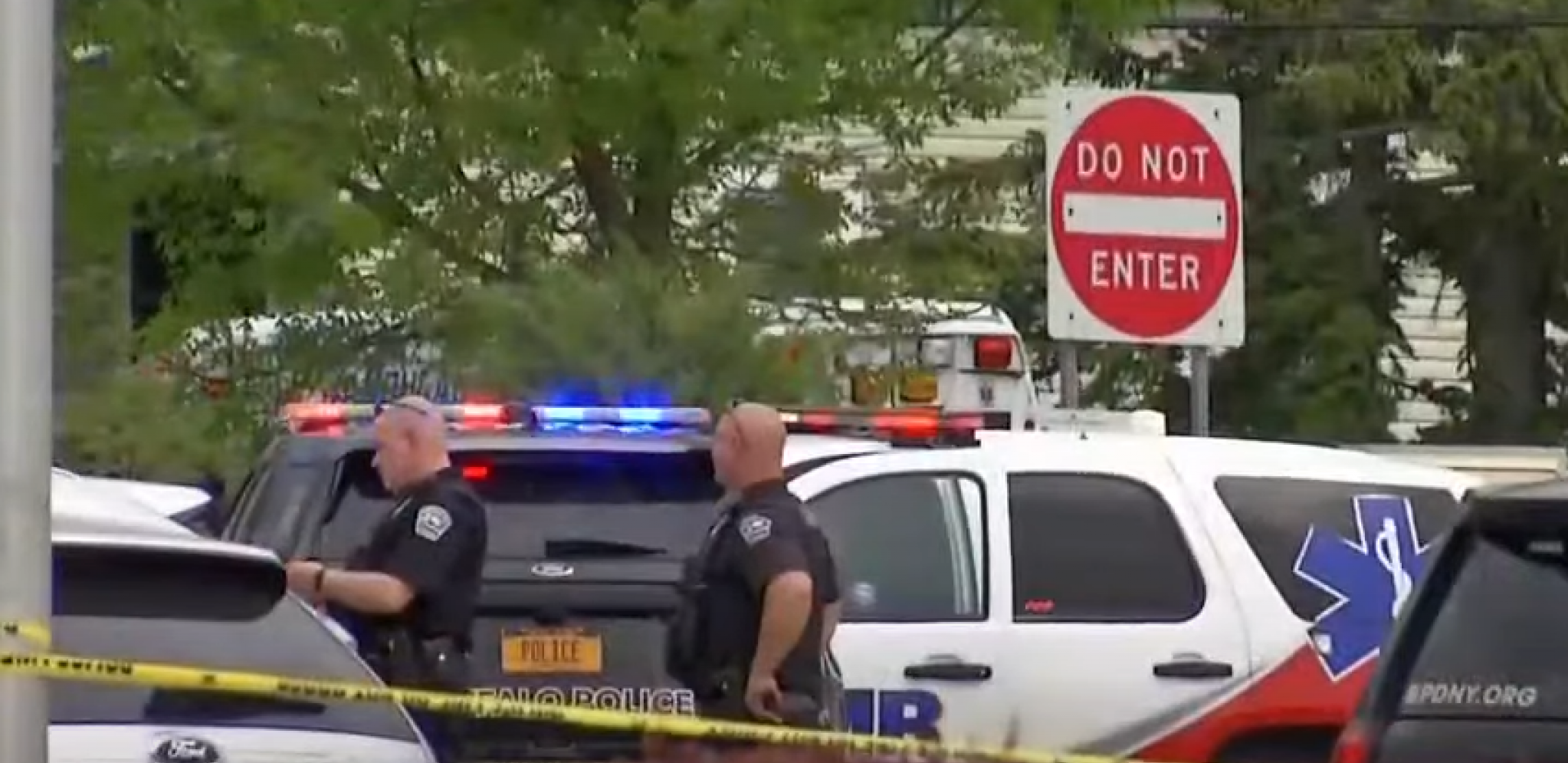 PUCAO NA POLICIJU SA KROVA ŠKOLE Drama kod Milvokija, 70 đaka se zaključalo u učionicma