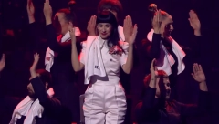 KLANJAJU SE KONSTRAKTI Neverovatan prizor iz režije sa Evrovizije, Italijani navijali za Srbiju? (VIDEO)