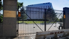 SUMNJIV KOVERAT Preuzet iz ruske ambasade u Bukureštu