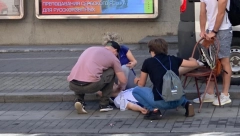 MARATONCU POTREBNA HITNA POMOĆ KOD RUSKOG DOMA! Učesnik 35. Beogradskog maratona kolabirao (VIDEO)