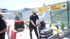 OTKRIVAMO ZBOG ČEGA SE LAUŠEVIĆ VRATIO U SRBIJU Glumac uslikan na beogradskom Aerodromu, sada je sve jasno (FOTO)