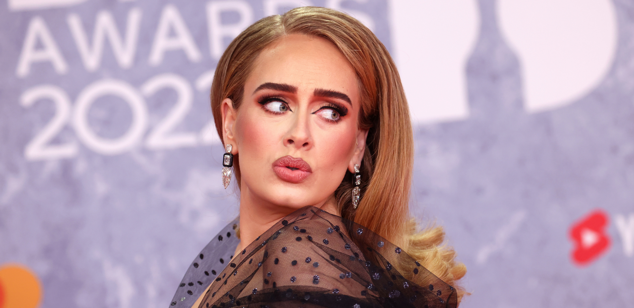 NA TRENUTAK SAM PRESTAO DA DIŠEM Adel prekinula koncert kako bi odbranila fana od obezbeđenja, a on joj se zahvalio emotivnim rečima!