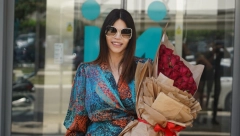 DEJANA ŽIVKOVIĆ IZAŠLA IZ PORODILIŠTA Manekenku sačekao suprug kojeg je krila sve do sada, a evo kako on izgleda (FOTO)