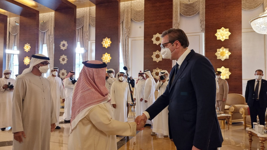 PREDSEDNIK SRBIJE U EMIRATIMA SA SVETSKIM LIDERIMA U Abu Dabi otputovali i Emanuel Makron, Boris Džonson i drugi državnici ...