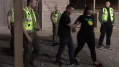 MILJANA I BEBICA POKUŠALI DA NAPUSTE ZADRUGU Skandalozni par lomio sve pred sobom, obezbeđenje ih jedva obuzdalo (FOTO)