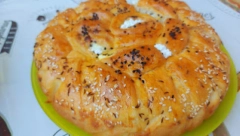 RECEPT ZA POČETNIKE Fina penasta pogača sa sirom, užitak u svakom zalogaju (VIDEO)