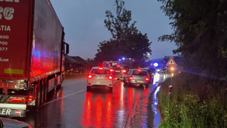 ZLATIBORAC SE BORI ZA ŽIVOT Podleteo pod kamion automobilom! Vozilo potpuno smrskano