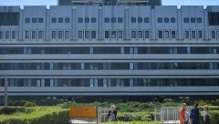 DETALJI NAPADA NA MEDICINSKU SETSRU SA VMA 17-godišnja pacijentkinja tražila B.M. da je odvede u toalet, pa počela da je udara pesnicom u glavu