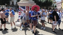 OPSADNO STANJE U SEVILJI Pala krv između navijača Ajntrahta i Rendžersa, policija morala da interveniše (VIDEO)