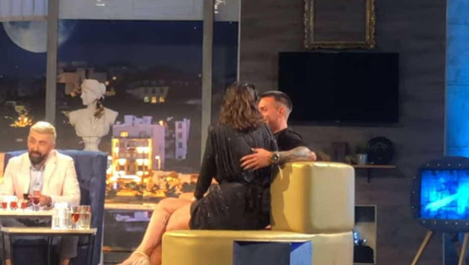 EVO ŠTA SU MATEJA I MINA RADILI DOK SU KAMERE BILE UGAŠENE Novopečeni par nije mogao da ostane suzdržan (FOTO)