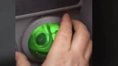 OVO JE NAJLAKŠI NAČIN DA VAS POKRADU Ljudi masovno ostaju bez kartica, obavezno obratite pažnju na jednu stvar na bankomatu!