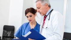 TOPLO SE OBUČETE ALI STOPALA VAM SE SMRZAVAJU? Možda je u pitanju ozbiljna bolest, obratite se lekaru!