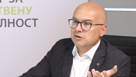 VUČEVIĆ: Nikakve stranačke vojske nije bilo na protestu, već zvanične licencirane agencije koja ima ugovor sa Gradom Novim Sadom (FOTO)