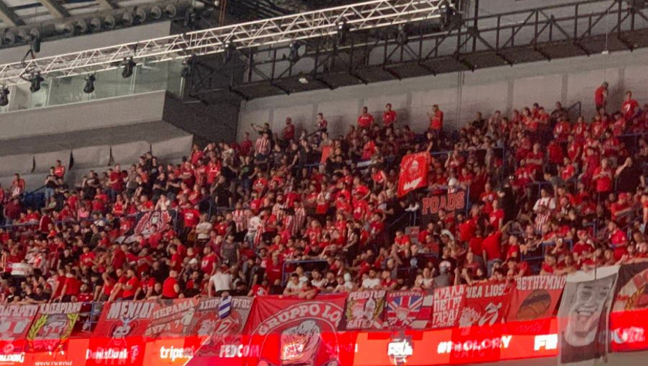 OLIMPIJAKOS KAO KOD KUĆE Navijači grčkog kluba pevaju Zvezdine pesme (VIDEO)