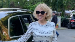 POJAVILE SE U IDENTIČNIM HALJINAMA Lepa Brena na svadbi sina Suzane Jovanović, a evo koja pevačica i na kom događaju je imala istu kombinaciju