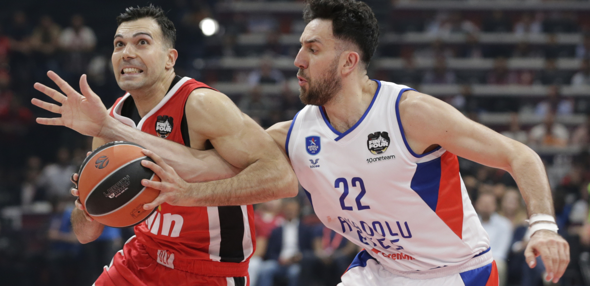 MICIĆ ODVEO EFES U FINALE Prvak Evrope posle neviđene drame u Beogradu srušio Olimpijakos