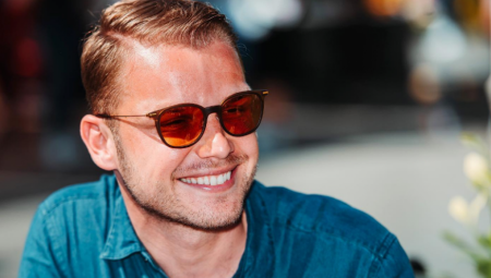 STANIVUKOVIĆ BODRI ĐOKOVIĆA U DRUŠTVU PRELEPE ŽENE Gradonačelnik Banjaluke pažljivo prati meč, a ona se fotografiše (FOTO)