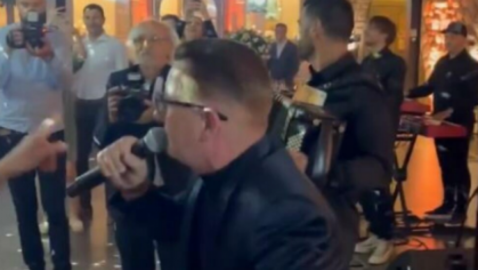 LETE EVRI Saša Popović okitio harmoniku, a evo kakva je atmosfera na svadbi