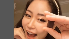 KOLIKO BISTE JOJ DALI GODINA? Ima lice i telo šesnaestogodišnjakinje, kad čujete koliko je stara, mislićete da vas lažemo!