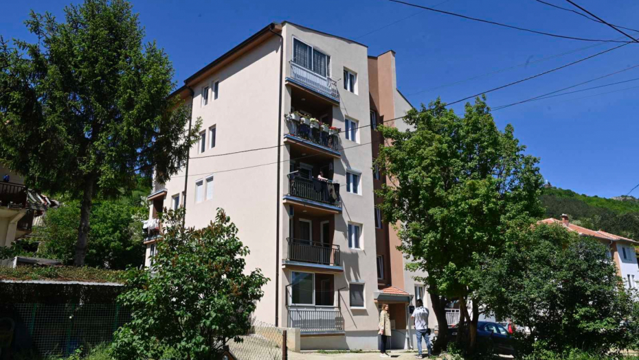 FONDACIJA "GNEZDO" U MITROVICI I LEPOSAVIĆU Donacije za škole, pomoć stanarima koje su zbrinuli u novim zgradama
