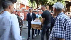 VEČERAS JE JAVNI OPROŠTAJ OD MATEJA PERIŠA Svi koji su ispoštovali apel oca, a žele da se oproste, neka dođu na ovo mesto