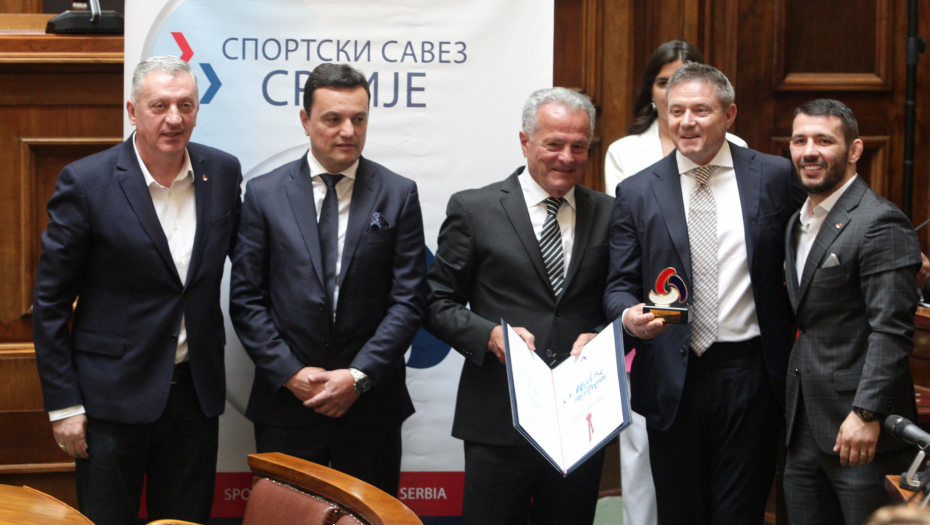 SVEČANOST U NARODNOJ SKUPŠTINI Dodeljena Majska nagrada, laureati Preković, Mikec, FSS...