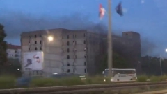 POŽAR KOD GENEKSA, VATRA GUTA ZGRADU Crni dim kulja iz unutrašnjosti, jedva se vidi prst pred okom (VIDEO)