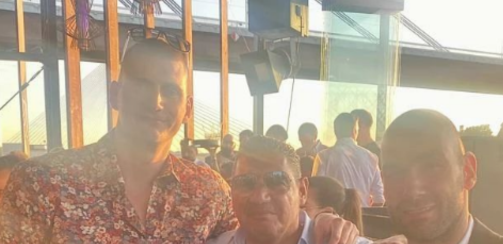 KOŠULJA NA CVETIĆE I NAOČARE ZA SUNCE Jokić uhvaćen u provodu, MVP završio na splavu