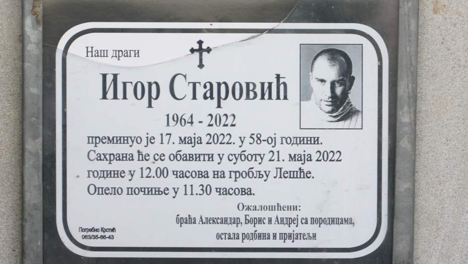 SAHRANA IGORA STAROVIĆA Braća pevača nema od bola primaju saučešće, tuga i jecaji na Lešću