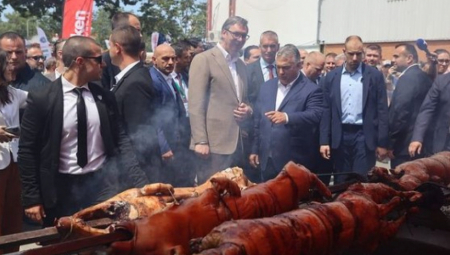 PREDSEDNIK VUČIĆ NE KRIJE PONOS DOBROG DOMAĆINA Nema čega nema (FOTO)