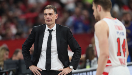 NEMA BARCOKASA Olimpijakos bez trenera dolazi u Beograd