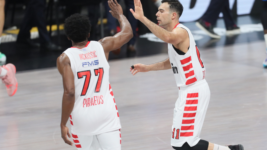 OLIMPIJAKOS RAZBIO FENER Navijači ogorčeni na sudije, Milano iznenadio Baskoniju