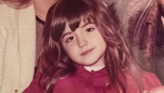 DANAS JE JEDNA OD NAJZGODNIJIH ŽENA SA JAVNE SCENE Nećete prepoznati devojčiću sa fotografije,harala je devedesetih, a onda se povukla (FOTO)