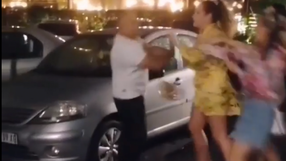 DRAMA U BEOGRADU Devojka tuče starijeg muškarca, on pokušava da pobegne (VIDEO)