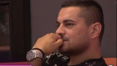 STIGAO U POSETU MILJANI Bebica vidno neraspoložen, nosi pune kese stvari, rekao samo jedno o Kulićevoj