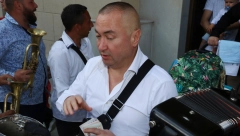 ĐANI KRSTIO UNUKA Folker nikad raspoloženiji, delio bakšiš na sve strane, a ovako su izgledali Trajkovići na intimnoj ceremoniji (FOTO)