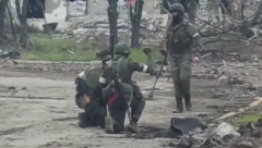 RUSKA VOJSKA ČISTI AZOVSTAL Demineri koriste specijalnu opremu za uništavanje eksplozivnih naprava (FOTO/VIDEO)