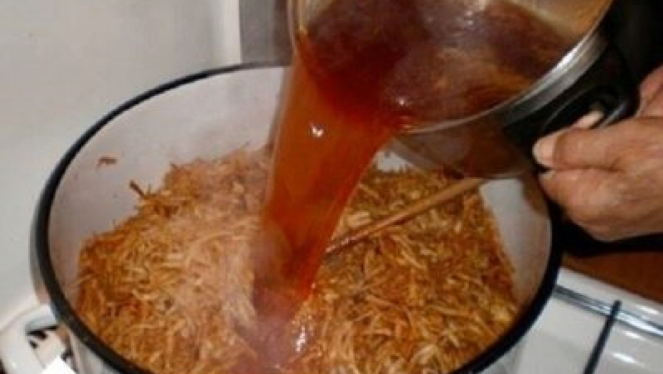 "VATRA U GRUDIMA" POVEĆAVA RIZIK OD RAKA JEDNJAKA Sokom od 2 jeftine namirnice rešite se gorušice i sporog varenja