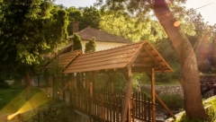 SRPSKA KRUNA ISTOČNE SRBIJE Vode ove bаnje spаdаju u red nаjlekovitijih kod nas, mnogi ih porede sа vodаmа аustrijskih i švаjcаrskih