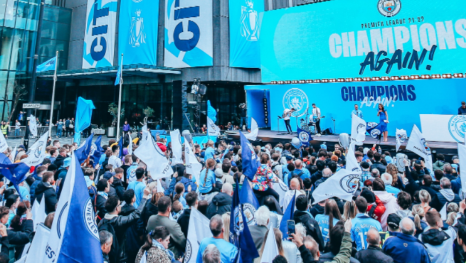 LUDILO U MANČESTERU Navijači Sitija preplavili grad i proslavlili titulu sa timom (FOTO) (VIDEO)