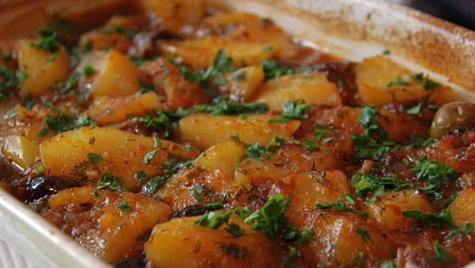 STARO SRPSKO JELO Krompir paprikaš sa junetinom iz rerne, provereno najbolji