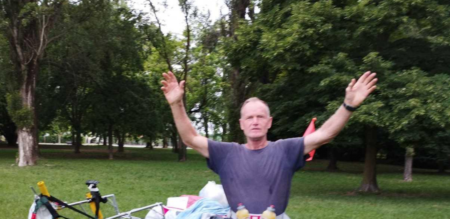 MISIJA SE USPEŠNO NASTAVLJA Zdravko Vujaklija nadomak Slavonskog broda, broji sitno do dolaska u Beograd