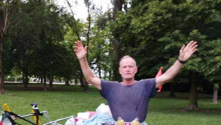 MISIJA SE USPEŠNO NASTAVLJA Zdravko Vujaklija nadomak Slavonskog broda, broji sitno do dolaska u Beograd