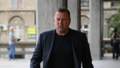 ODLOŽENO SUĐENJE MIKI ALEKSIĆU Optuženi za silovanje i polno uznemiravanje učenica nije došao u sud, njegov advokat otkrio razlog (FOTO/VIDEO)