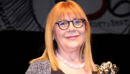 BILI SMO GLADNI I ŽEDNI Poznata glumica priznala da je policija prebila nju i njenog kolegu, a razlog je bizaran!